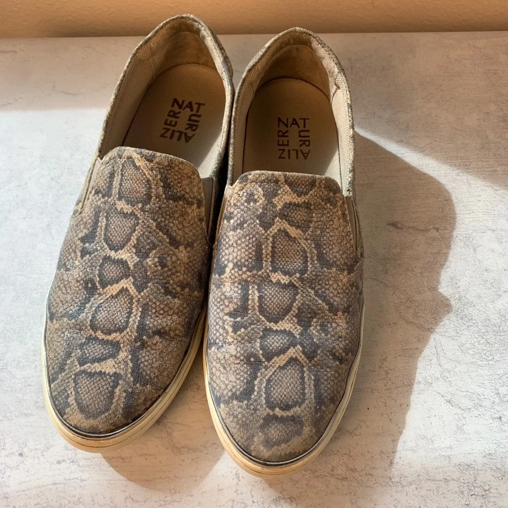 Naturalizer Zola 8M Snake Print Slip On Loafers Comfort Shoes Womens Gray Grey‎